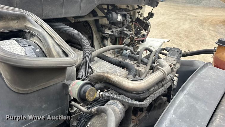 image for item EN0824 2010 International 4400 truck cab and chassis