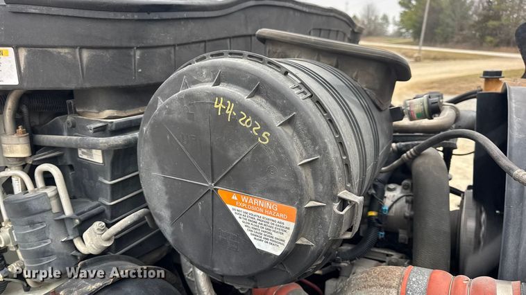 image for item EN0824 2010 International 4400 truck cab and chassis