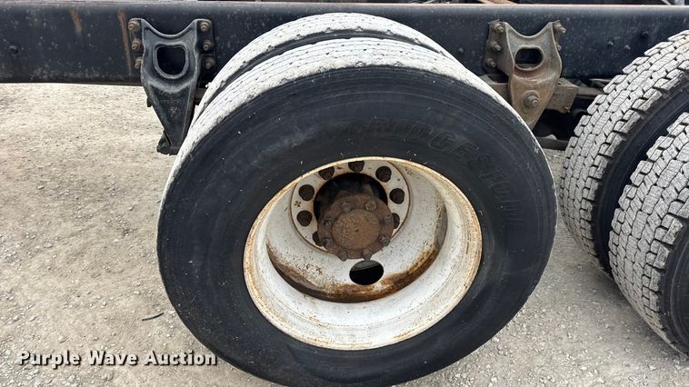 image for item EN0824 2010 International 4400 truck cab and chassis