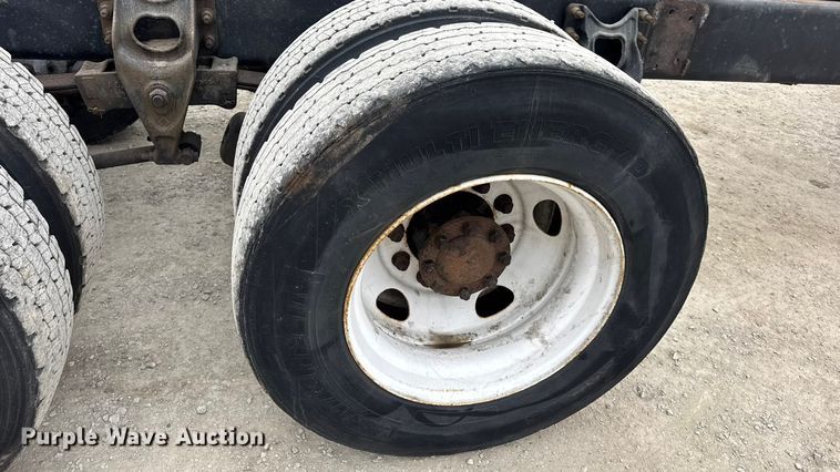 image for item EN0824 2010 International 4400 truck cab and chassis