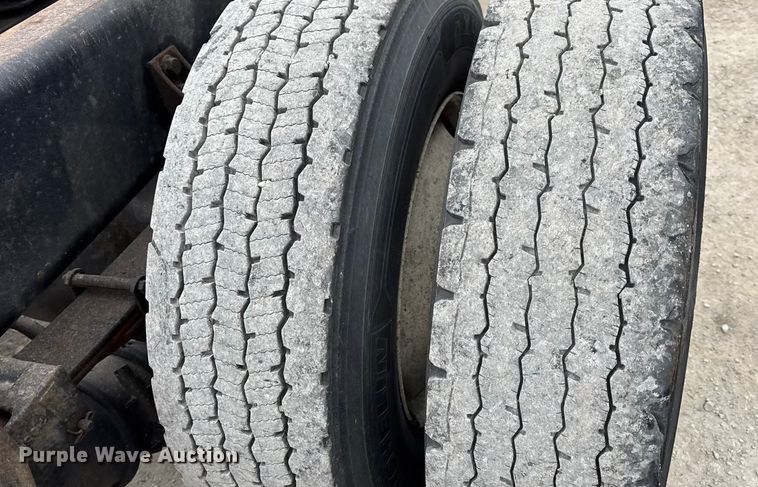 image for item EN0824 2010 International 4400 truck cab and chassis