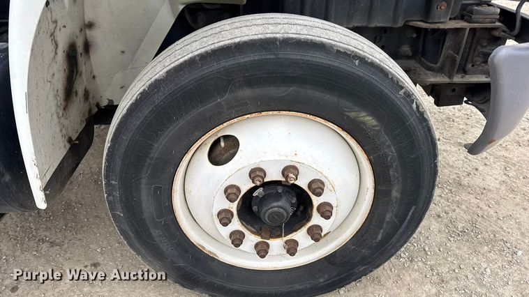 image for item EN0824 2010 International 4400 truck cab and chassis