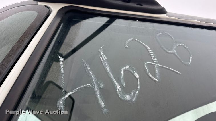 image for item EN0824 2010 International 4400 truck cab and chassis