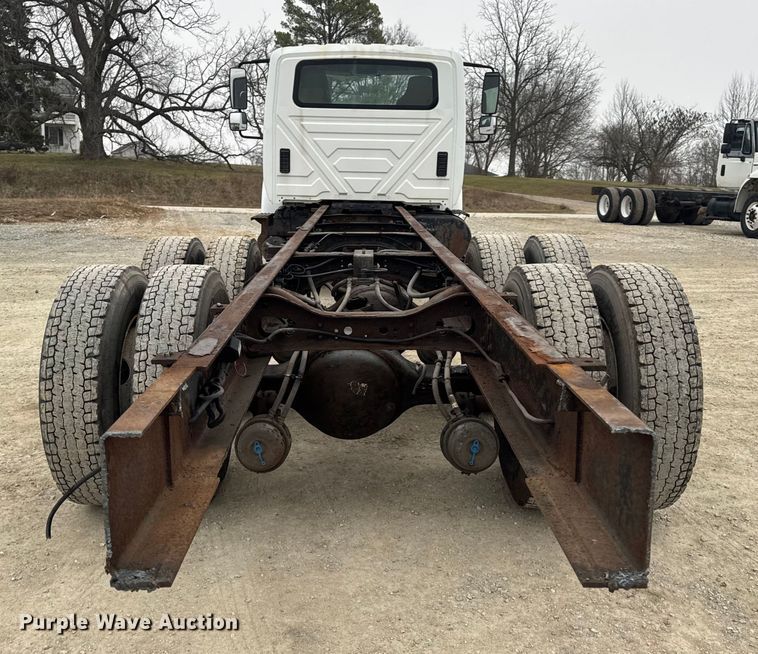 image for item EN0825 2009 International 4400 truck cab and chassis