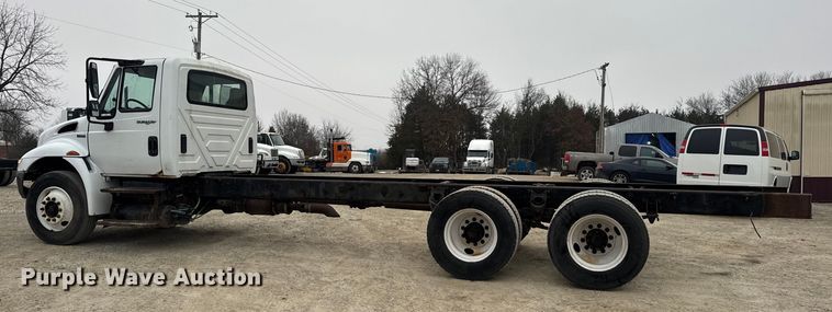 image for item EN0825 2009 International 4400 truck cab and chassis