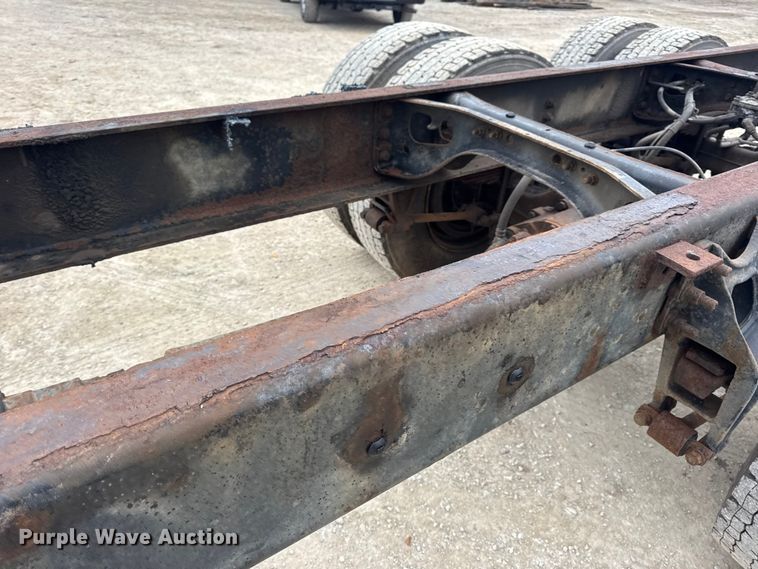 image for item EN0825 2009 International 4400 truck cab and chassis