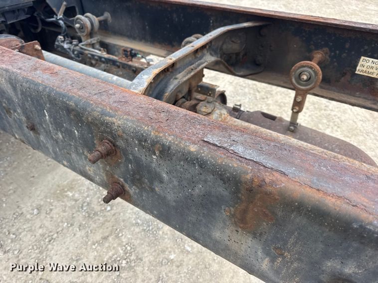 image for item EN0825 2009 International 4400 truck cab and chassis