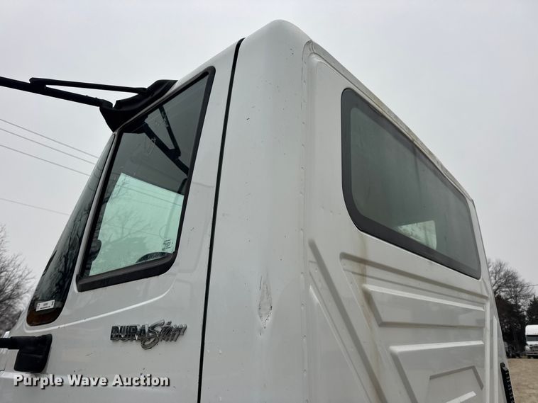 image for item EN0825 2009 International 4400 truck cab and chassis