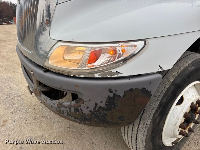 image for item EN0825 2009 International 4400 truck cab and chassis