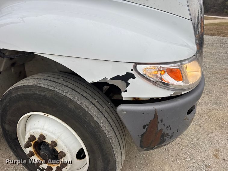 image for item EN0825 2009 International 4400 truck cab and chassis