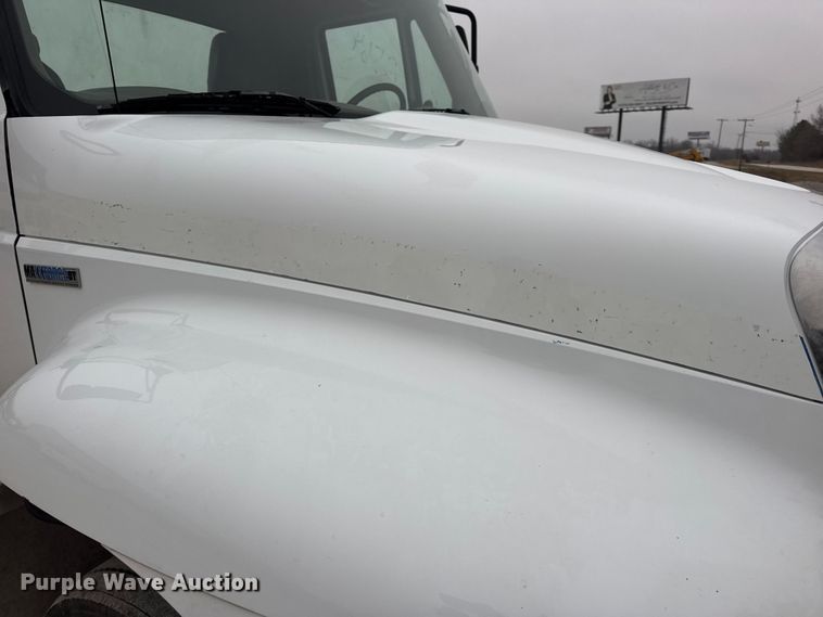 image for item EN0825 2009 International 4400 truck cab and chassis