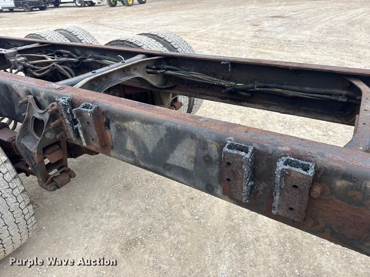 image for item EN0825 2009 International 4400 truck cab and chassis