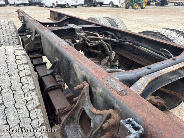 image for item EN0825 2009 International 4400 truck cab and chassis