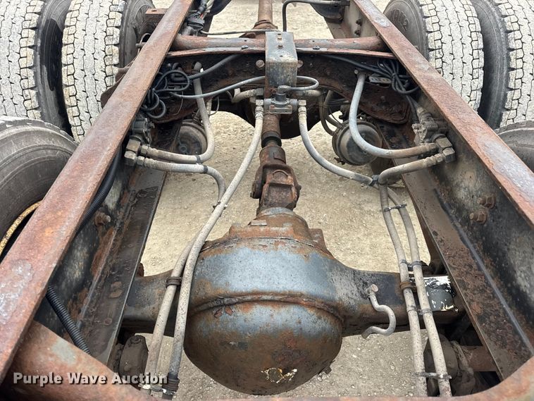 image for item EN0825 2009 International 4400 truck cab and chassis