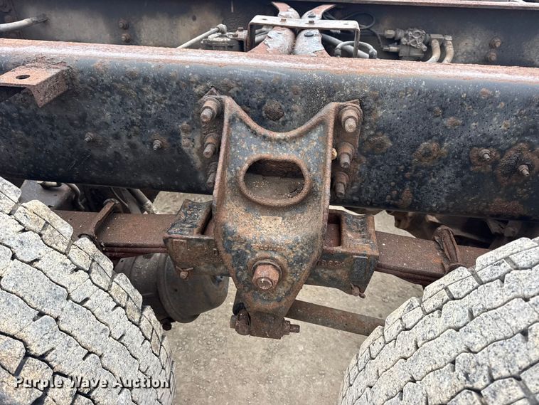 image for item EN0825 2009 International 4400 truck cab and chassis