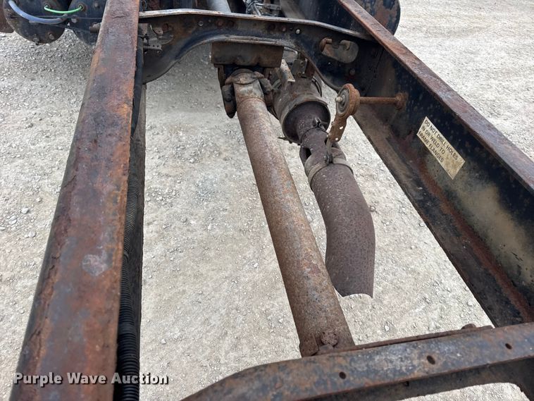 image for item EN0825 2009 International 4400 truck cab and chassis