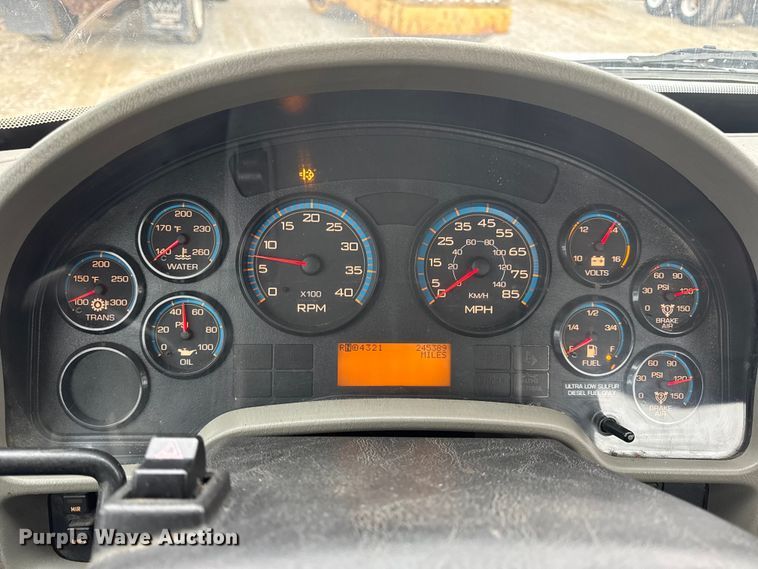 image for item EN0825 2009 International 4400 truck cab and chassis