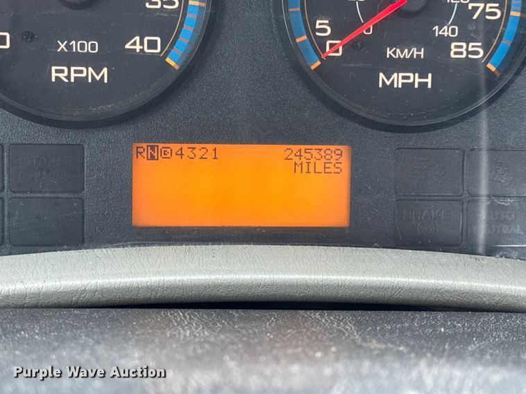 image for item EN0825 2009 International 4400 truck cab and chassis