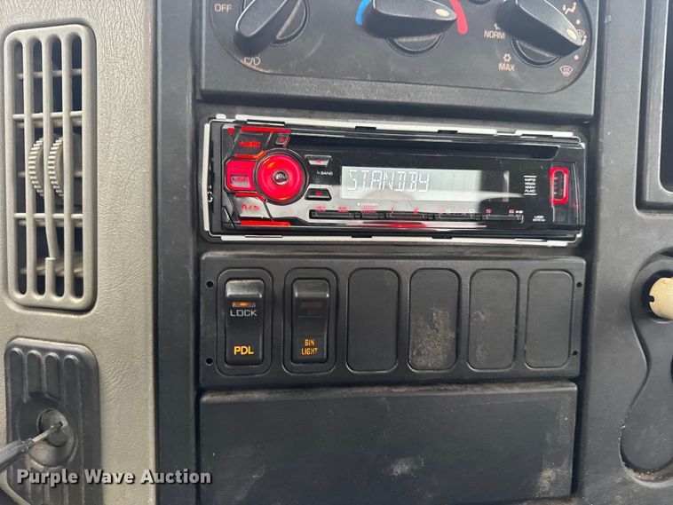 image for item EN0825 2009 International 4400 truck cab and chassis