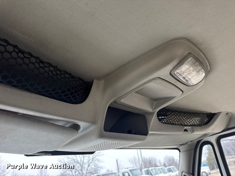 image for item EN0825 2009 International 4400 truck cab and chassis