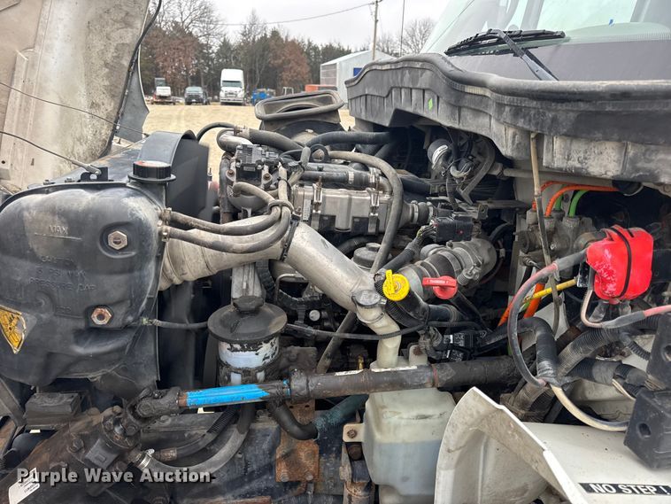 image for item EN0825 2009 International 4400 truck cab and chassis