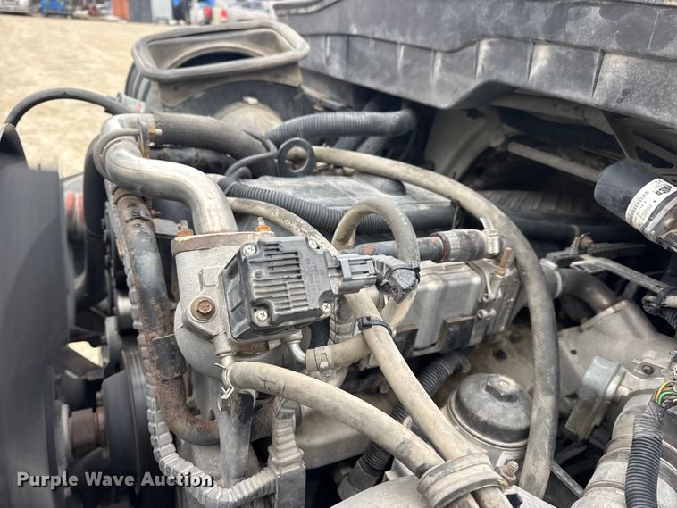 image for item EN0825 2009 International 4400 truck cab and chassis