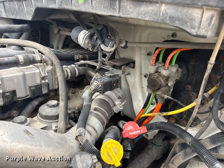 image for item EN0825 2009 International 4400 truck cab and chassis