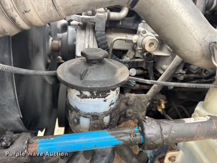 image for item EN0825 2009 International 4400 truck cab and chassis