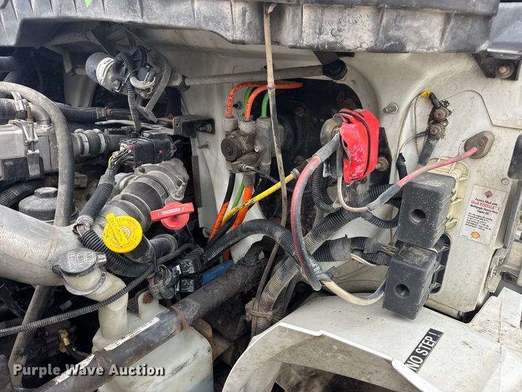 image for item EN0825 2009 International 4400 truck cab and chassis