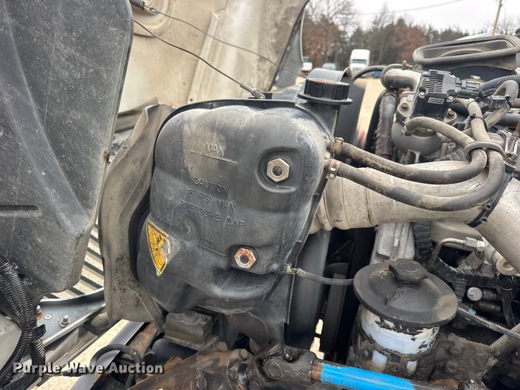 image for item EN0825 2009 International 4400 truck cab and chassis