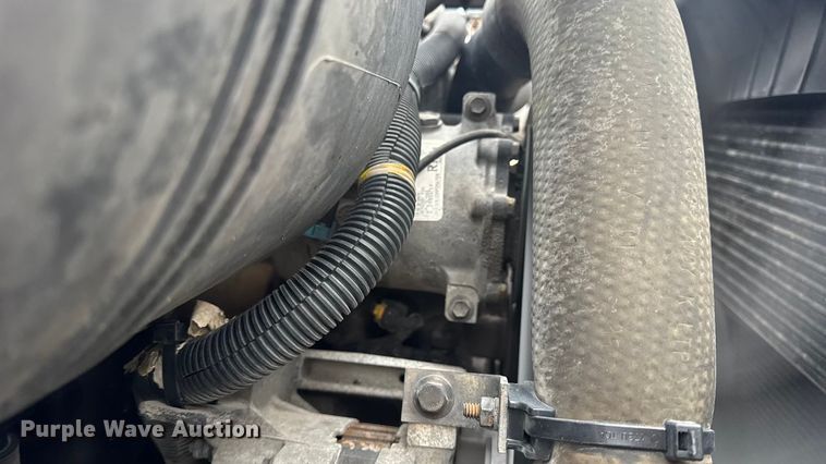 image for item EN0825 2009 International 4400 truck cab and chassis