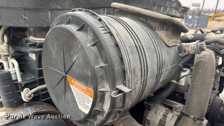 image for item EN0825 2009 International 4400 truck cab and chassis