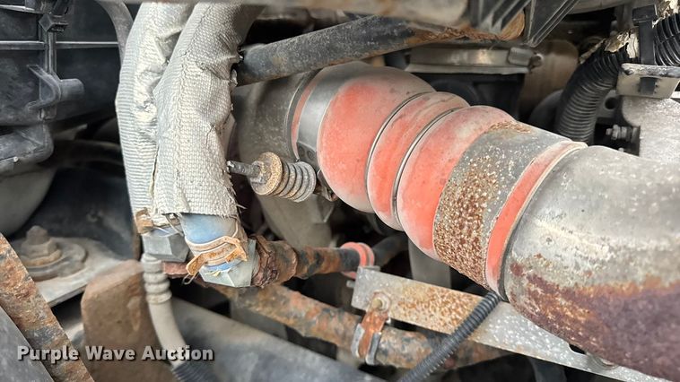 image for item EN0825 2009 International 4400 truck cab and chassis