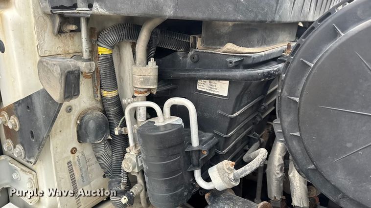 image for item EN0825 2009 International 4400 truck cab and chassis