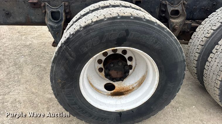 image for item EN0825 2009 International 4400 truck cab and chassis