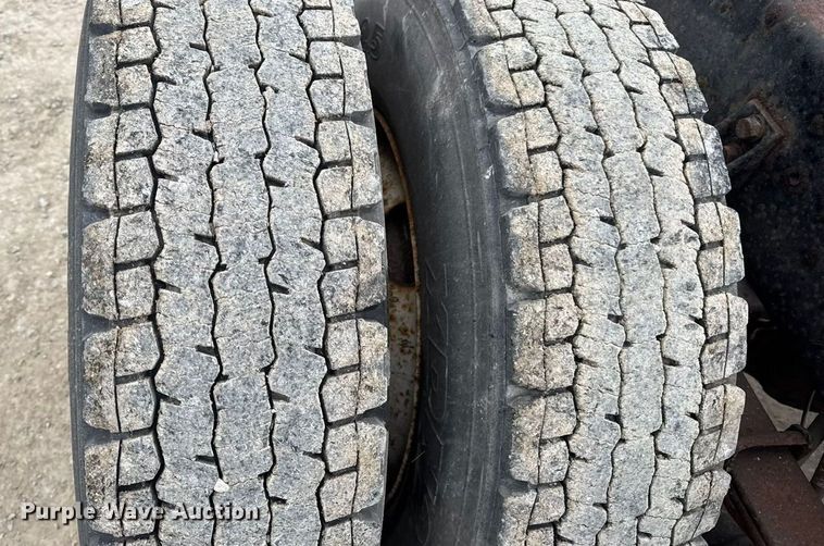 image for item EN0825 2009 International 4400 truck cab and chassis