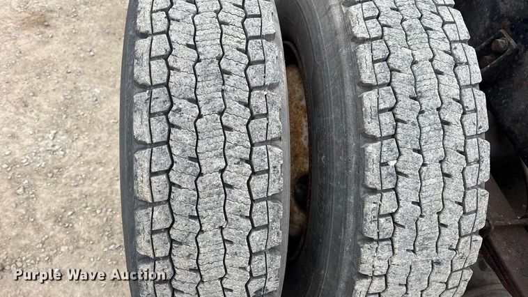 image for item EN0825 2009 International 4400 truck cab and chassis