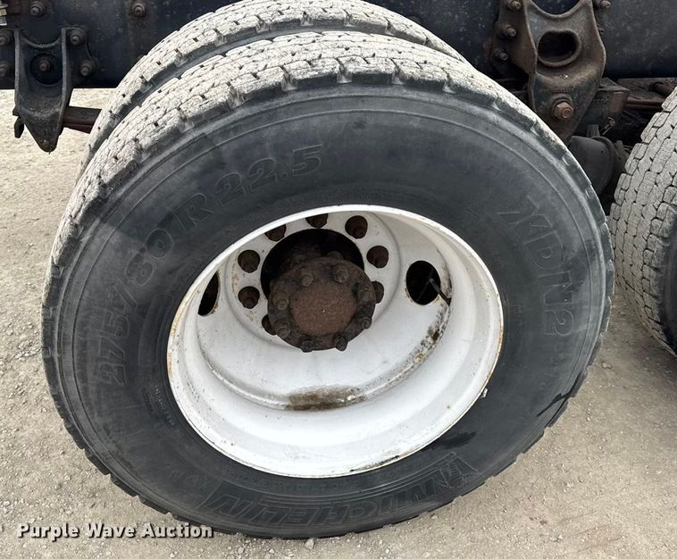 image for item EN0825 2009 International 4400 truck cab and chassis