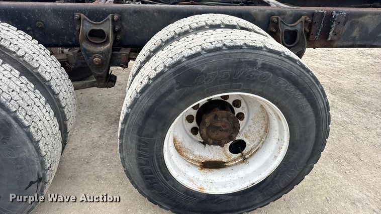 image for item EN0825 2009 International 4400 truck cab and chassis