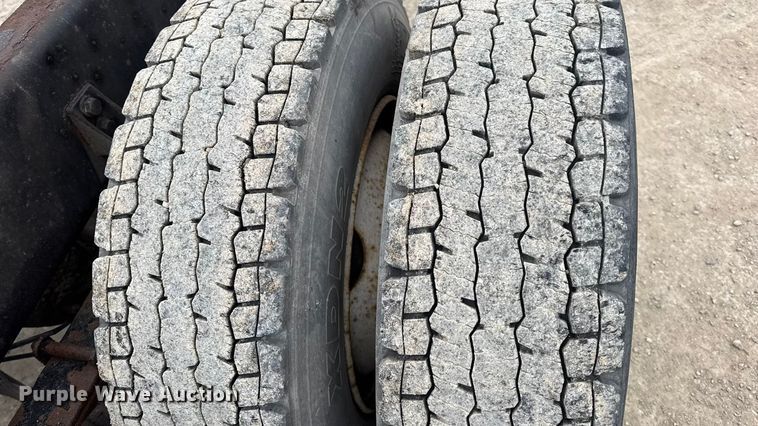 image for item EN0825 2009 International 4400 truck cab and chassis