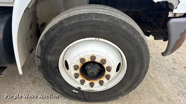 image for item EN0825 2009 International 4400 truck cab and chassis