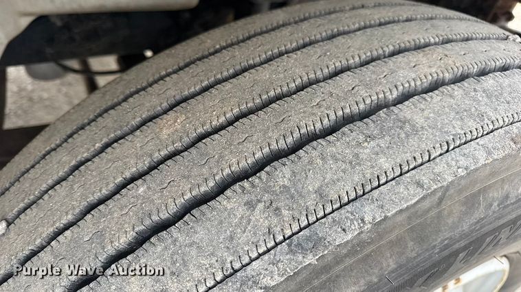 image for item EN0825 2009 International 4400 truck cab and chassis