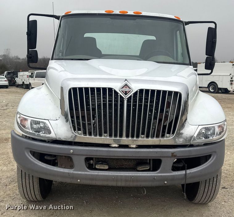 image for item EN0826 2010 International 4400 truck cab and chassis