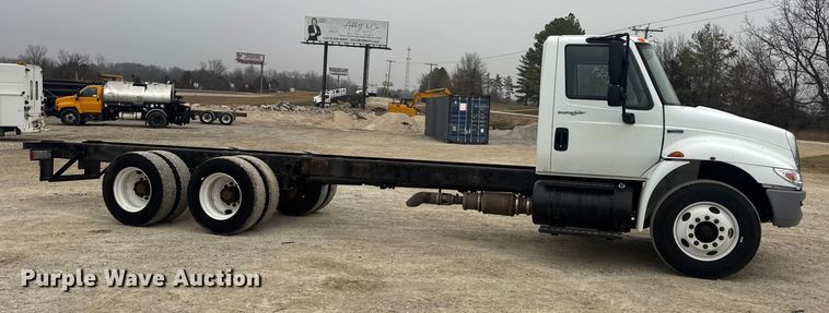 image for item EN0826 2010 International 4400 truck cab and chassis