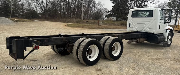 image for item EN0826 2010 International 4400 truck cab and chassis