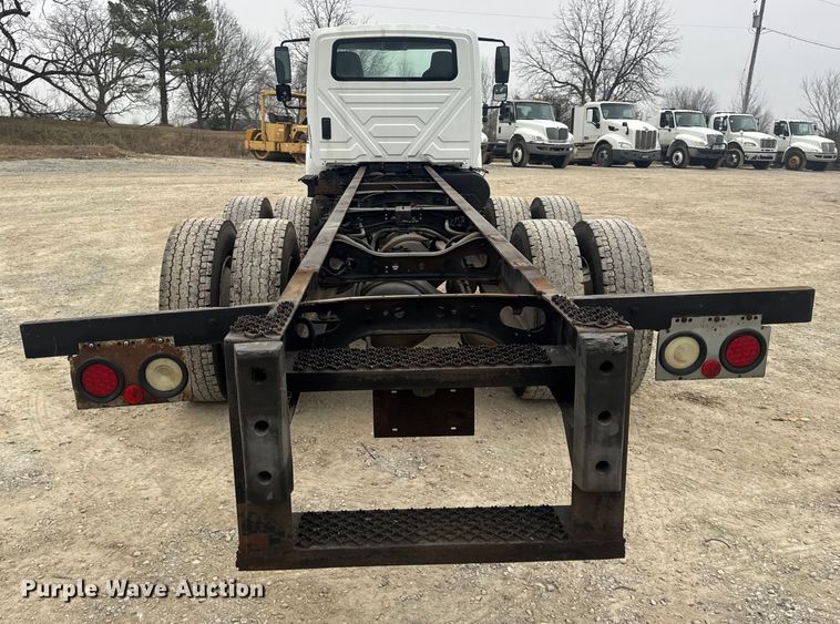 image for item EN0826 2010 International 4400 truck cab and chassis