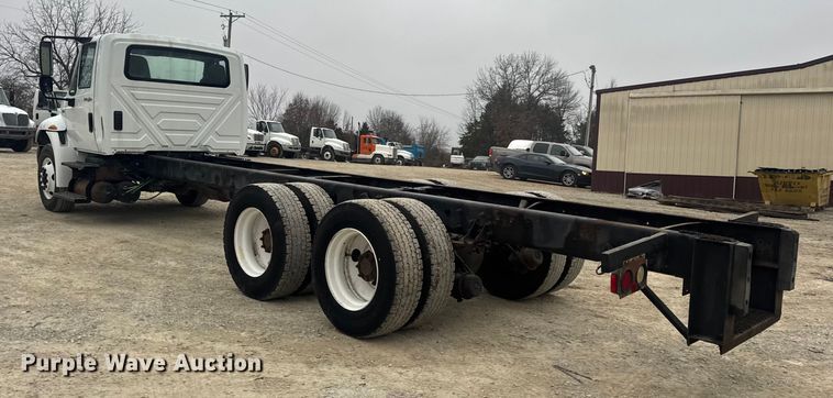 image for item EN0826 2010 International 4400 truck cab and chassis