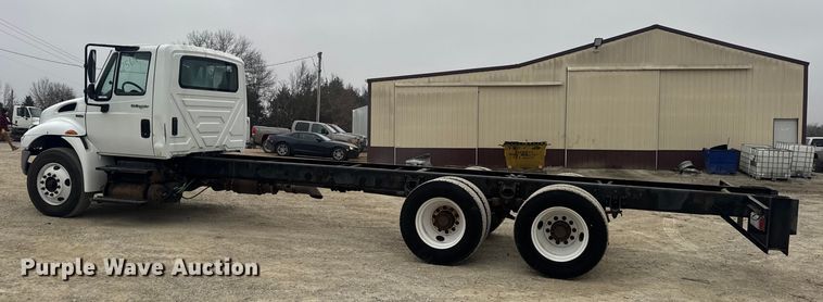 image for item EN0826 2010 International 4400 truck cab and chassis