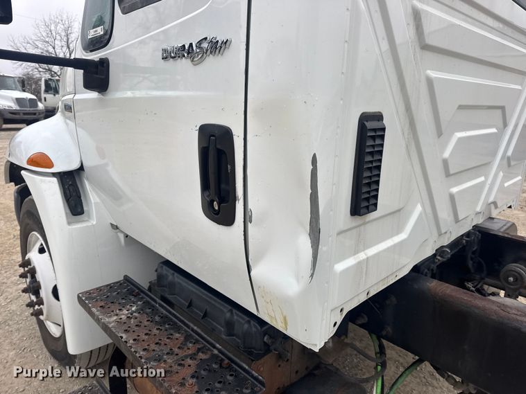 image for item EN0826 2010 International 4400 truck cab and chassis