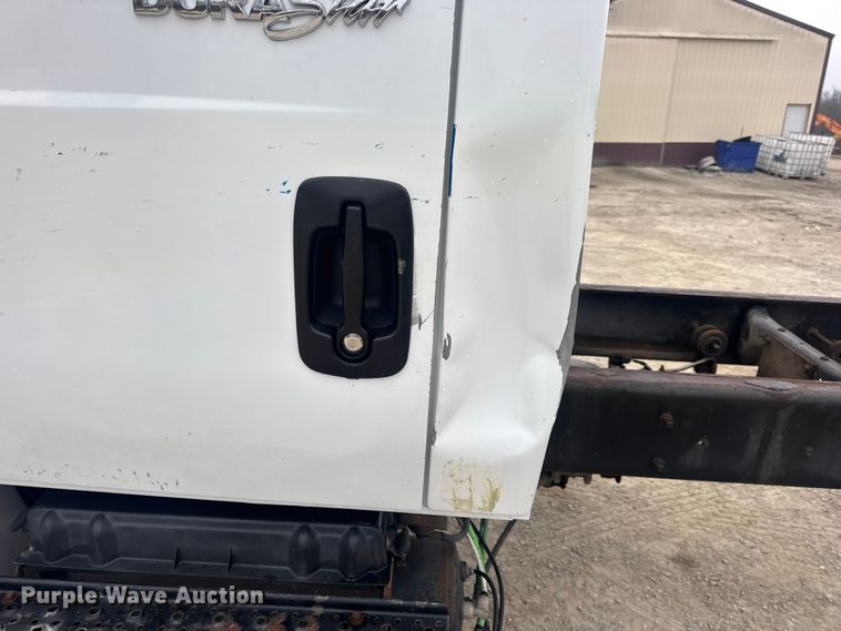 image for item EN0826 2010 International 4400 truck cab and chassis